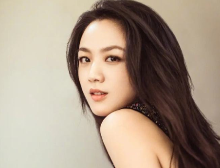韩国青龙电影奖公布提名名单,汤唯提名最佳女主角!她凭借哪部作品获奖的...