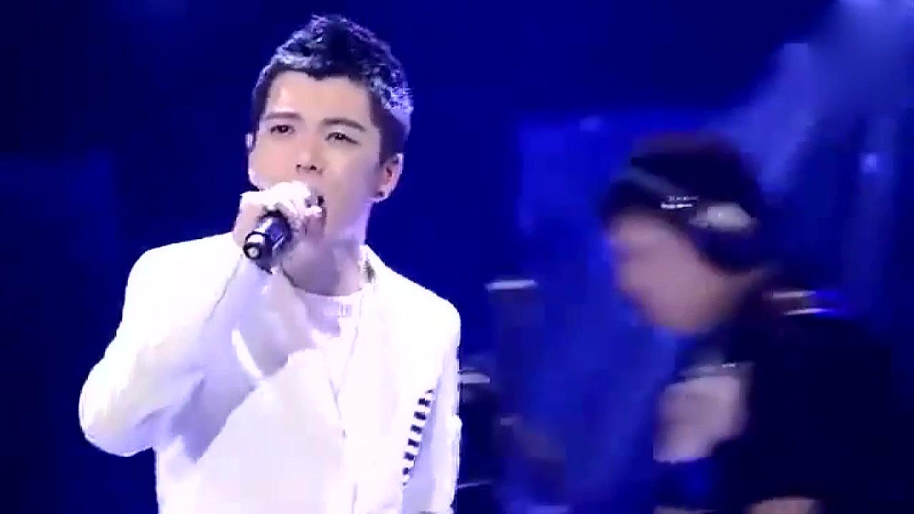 王栎鑫苏醒自嘲“过气明星“,07届快男现在发展如何?