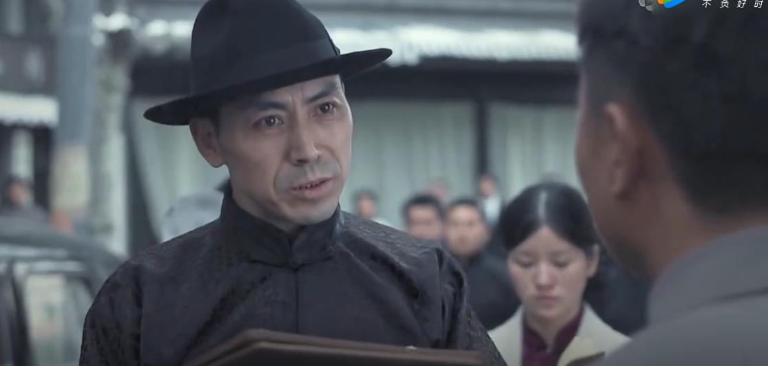 求问大佬一个电视剧名,其中有一个镜头是杜月笙当街拦蒋经国的车,截图如 ...