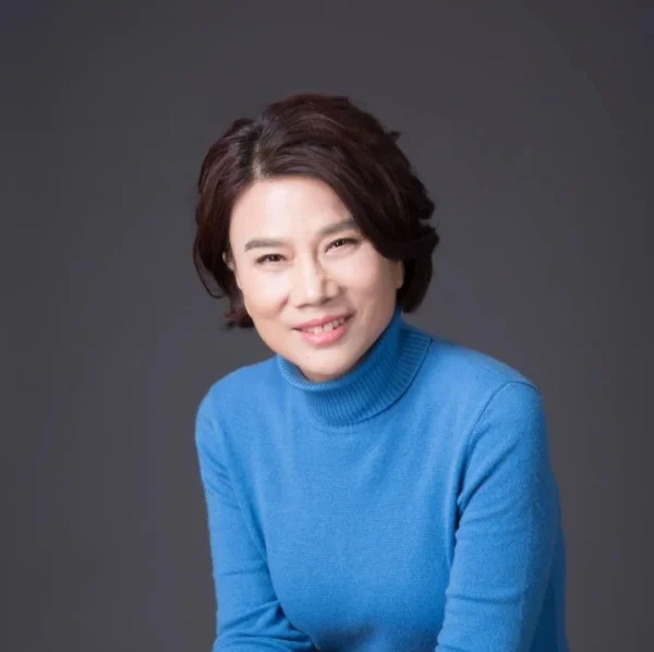 董明珠不赞成年轻人找工作把钱放在第一，那兴趣、收入、前景哪个该居首位？