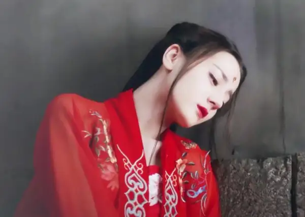 枕上书中凤九的6个身份，东华最爱哪一个？