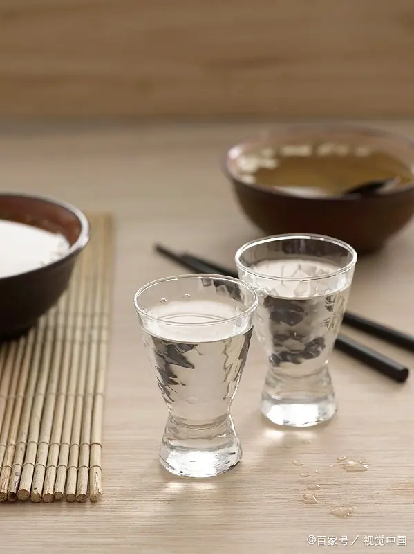 同样都是白酒，俄罗斯的伏特加和我国的白酒区别在什么地方？