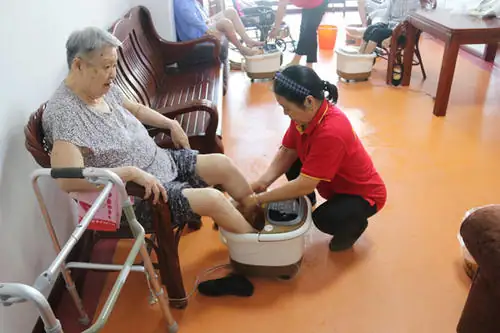 《安家》引发热议，丁克家族步入晚年，无儿无女如何养老？