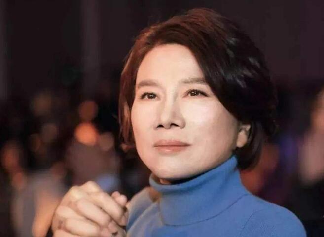 董明珠不赞成年轻人找工作把钱放在第一,那兴趣、收入、前景哪个该居首位...